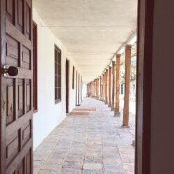 Esta es una imagen del corredor de la Casa Marroquín, primera etapa del Museo de Yerbabuena.