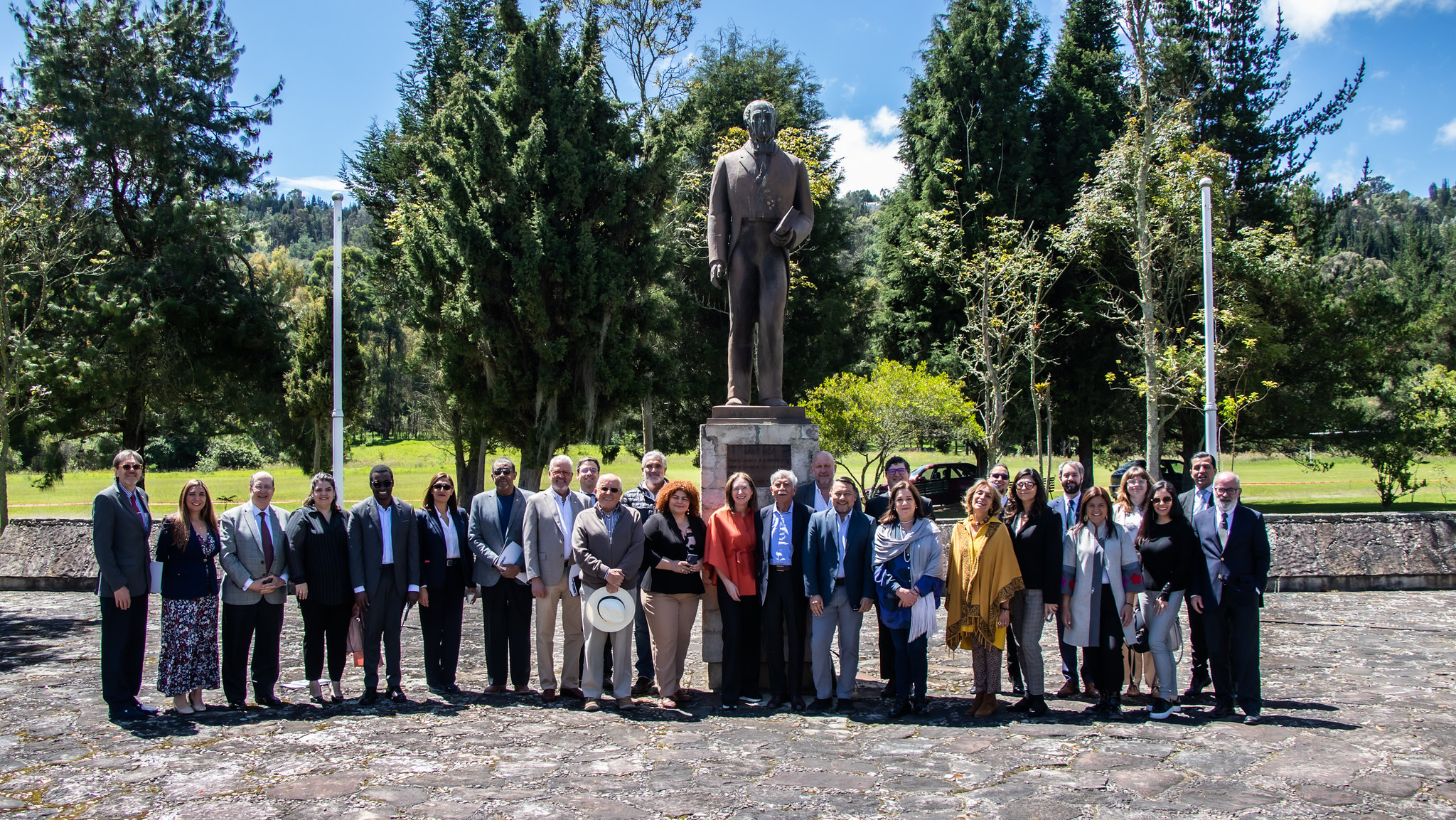 En torno al español y a las lenguas nativas, 13 embajadas latinoamericanas se reunieron en el Instituto Caro y Cuervo