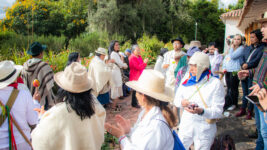 Fotografía de referencia. Comunidad indígena haciendo presencia en la celebración de los 80 años del ICC en la Hacienda Yerbabuena.