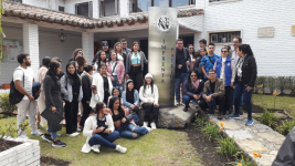 Fotografía de los visitantes de la Universidad de la Amazonia a la Hacienda Yerbabuena.